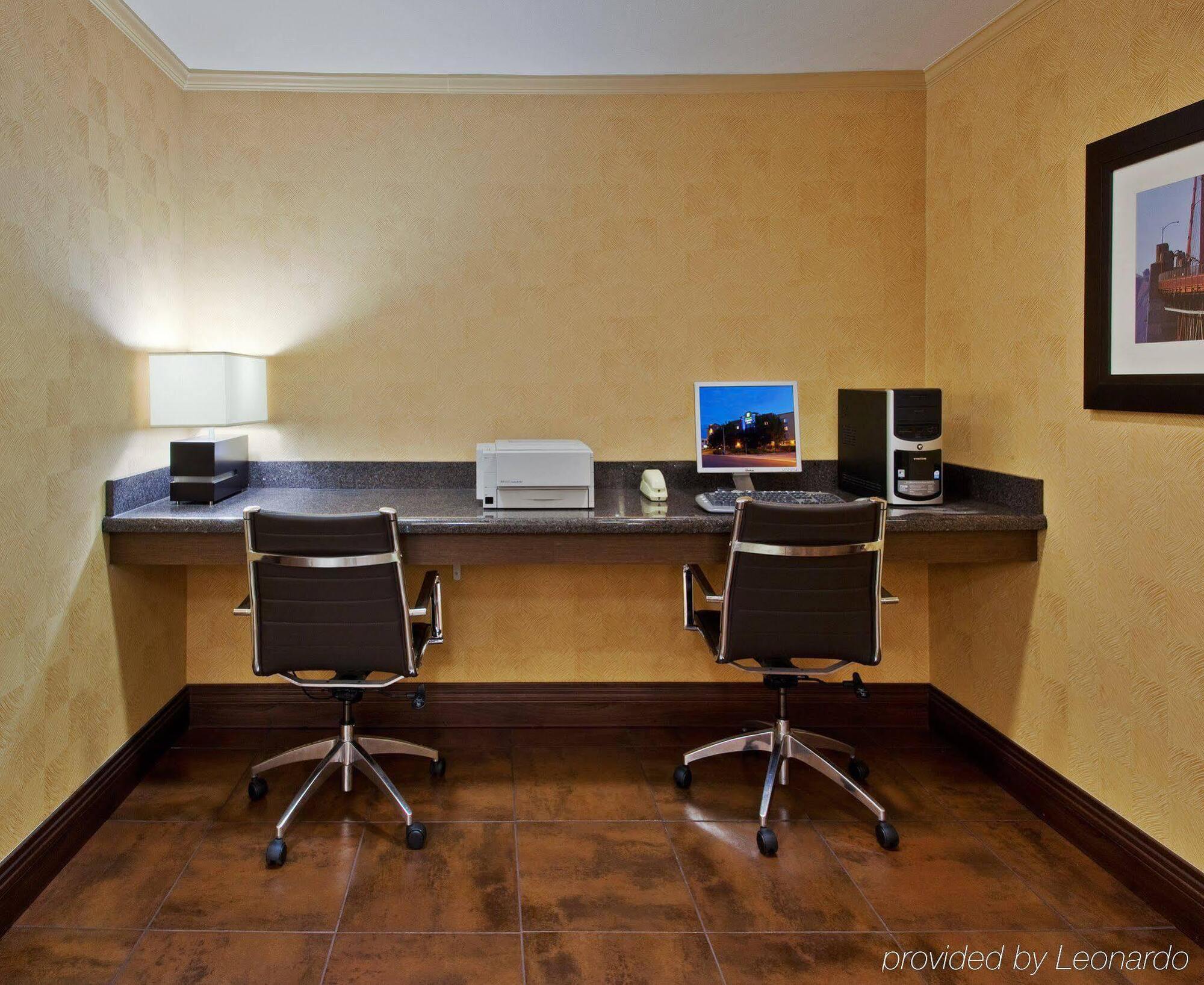 Holiday Inn Express Hotel & Suites Belmont By Ihg Exterior foto